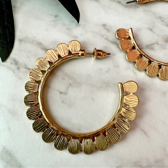 2/$30🌵 Gold Flower Petal Hoop Earrings Thick Bohemian Scalloped Edge Jewelry NEW - Picture 9 of 13